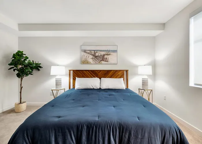 5 Heart Of Santa Monica Apartment